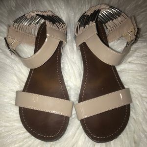 BEIGE SANDALS